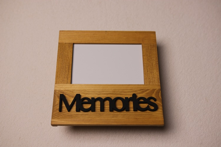 4x6 picture frame in light oak stain featuring wood cutout letters. "Memories"